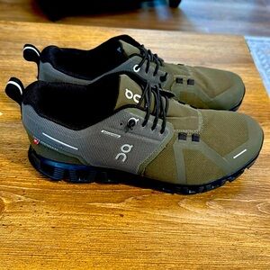 Forest Green women’s Cloud Shoes, EXCELLENT CONDITION!!!